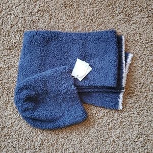 Barefoot dreams hat ans scarf set. NWT.